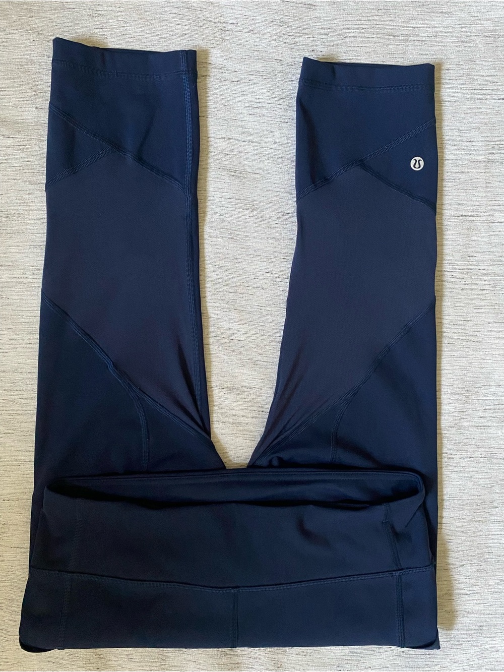 lululemon athletica Wonen’s Navy Cropped 22” leggings